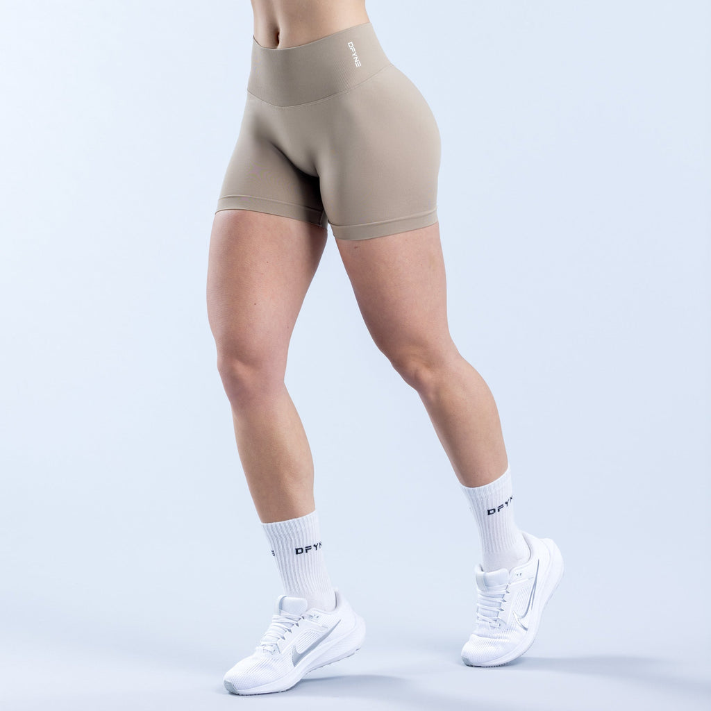 Defy Shorts | 4.5" Latte