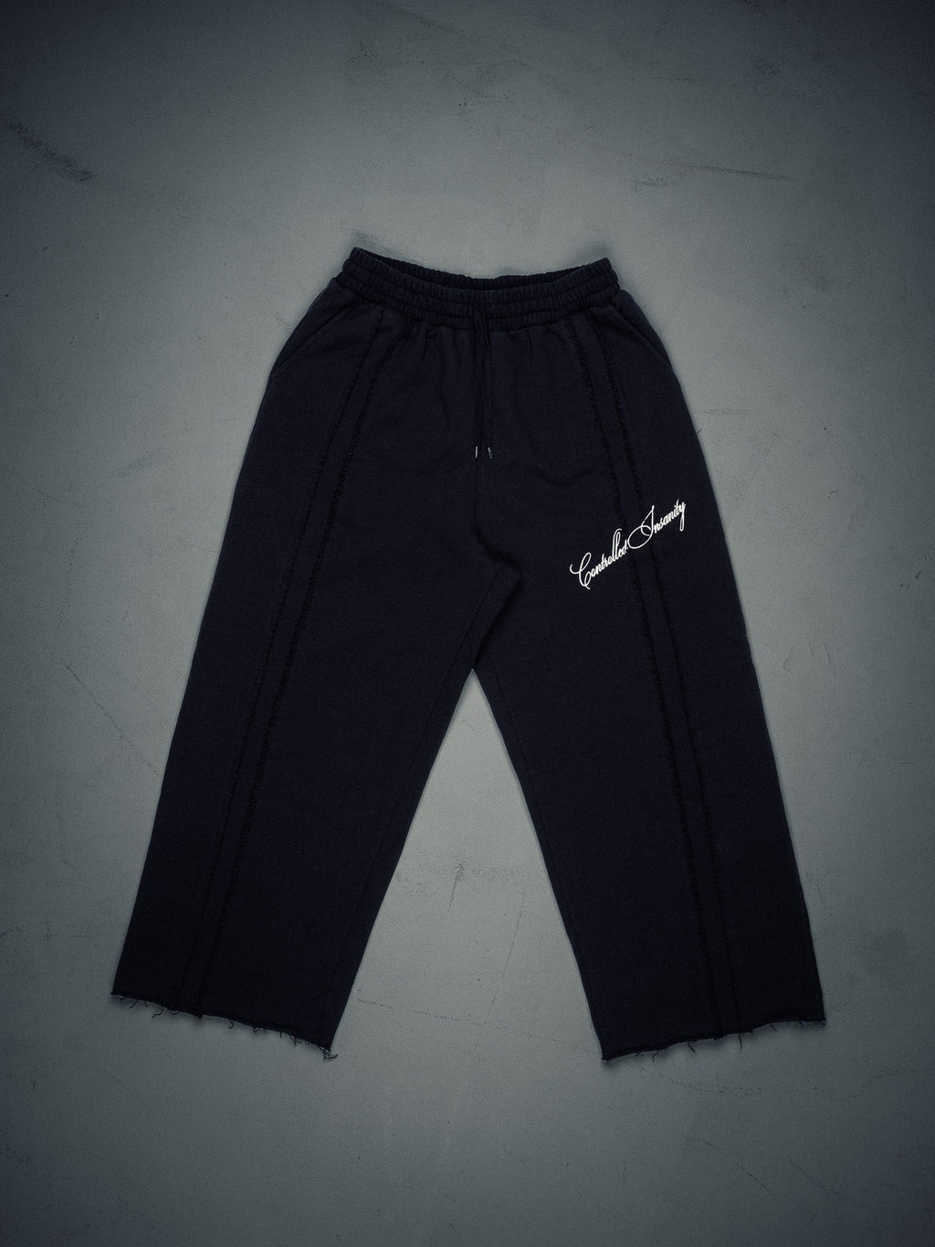 Signature Wideleg Sweats Pitch Black