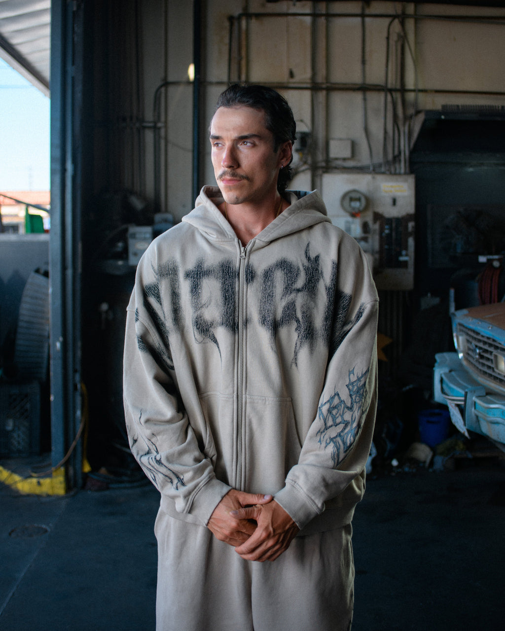 Ghost Zip Up Creme