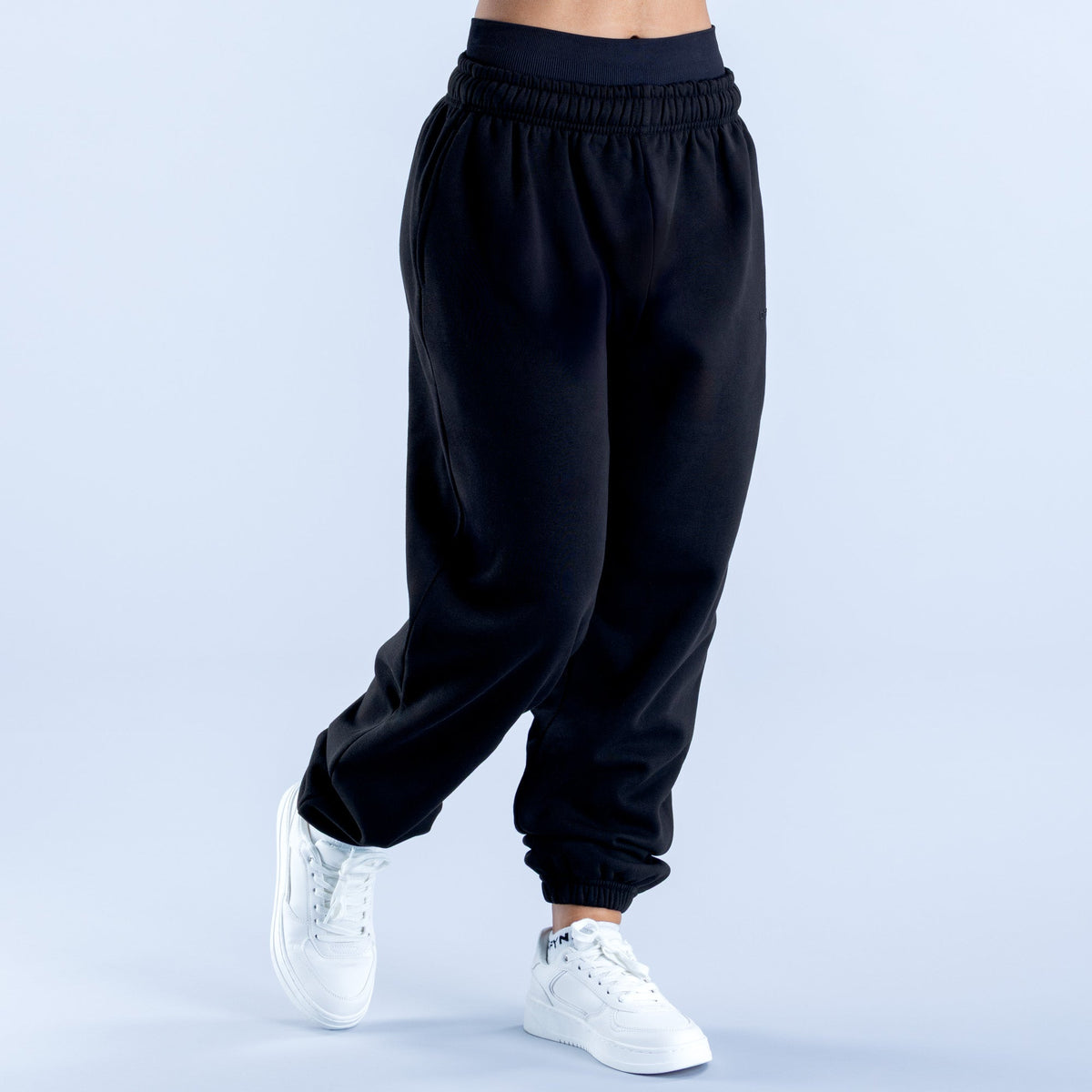 Revive Jogger Midnight Black