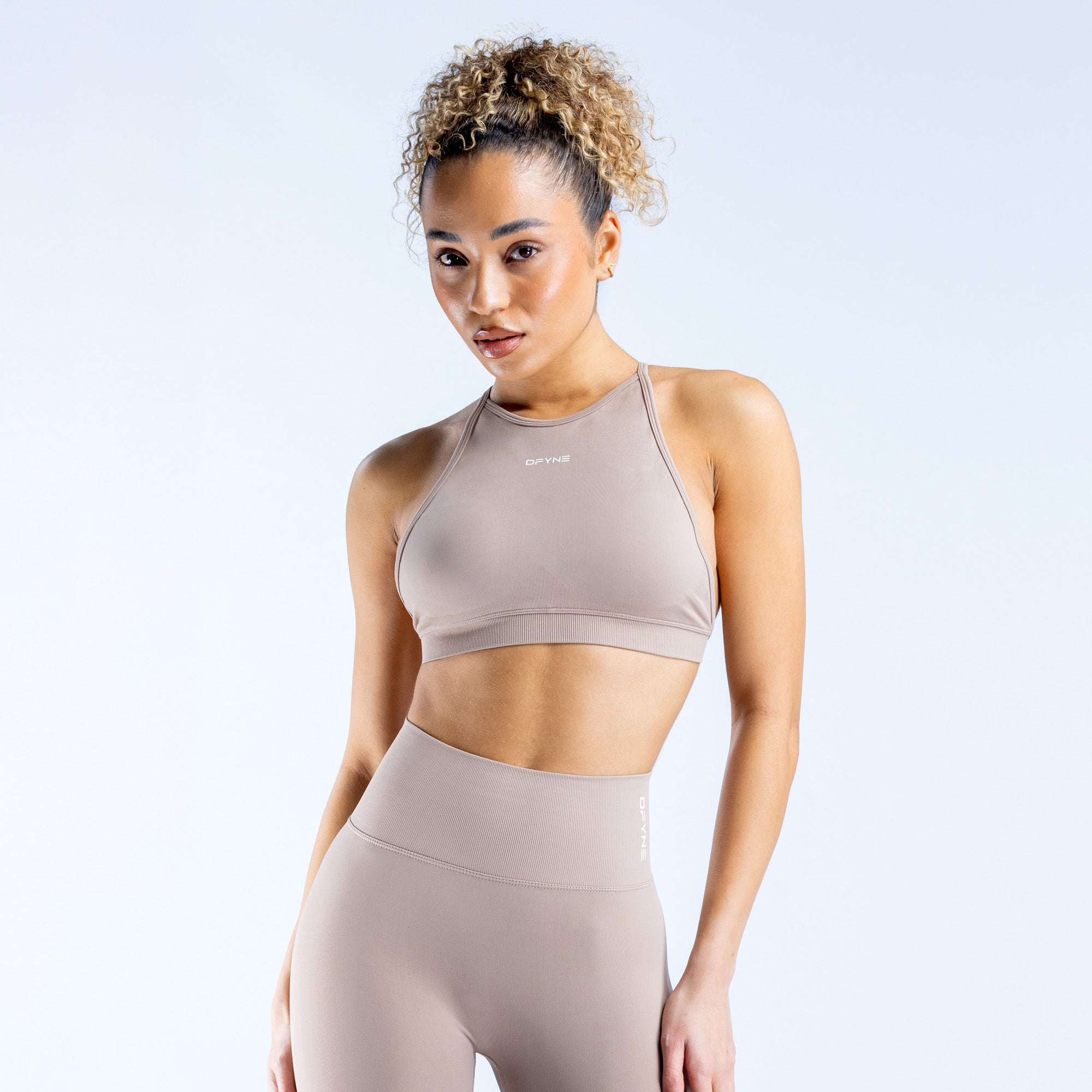Dynamic High Neck Backless Sports Bra Mocha