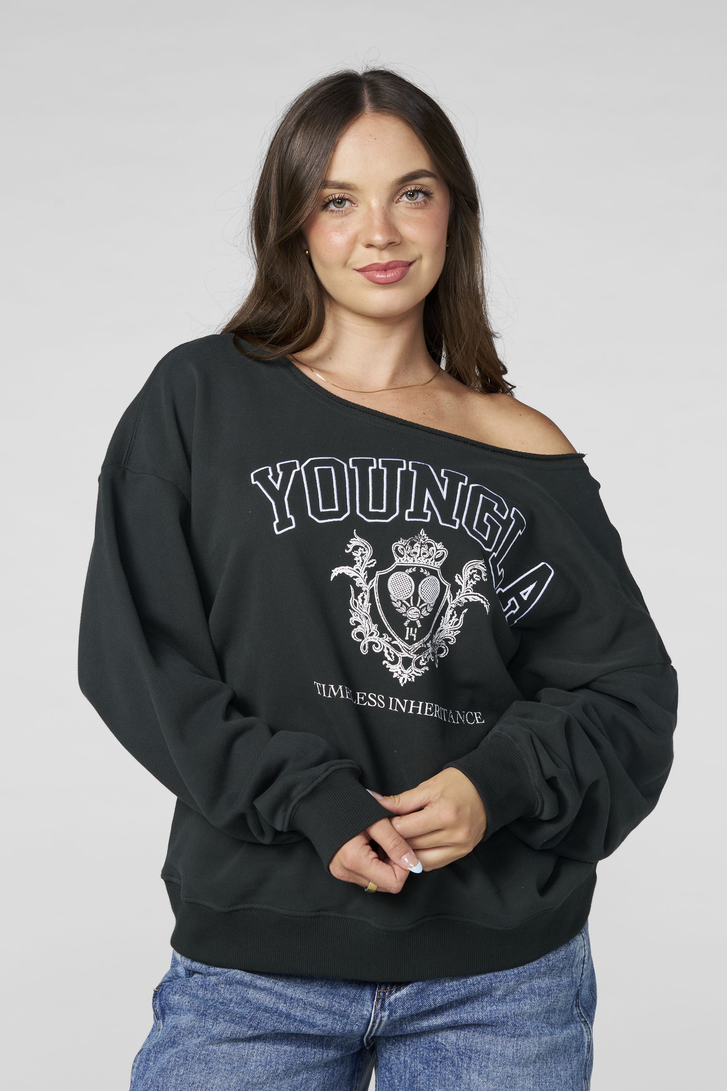 Off-shoulder Pullover