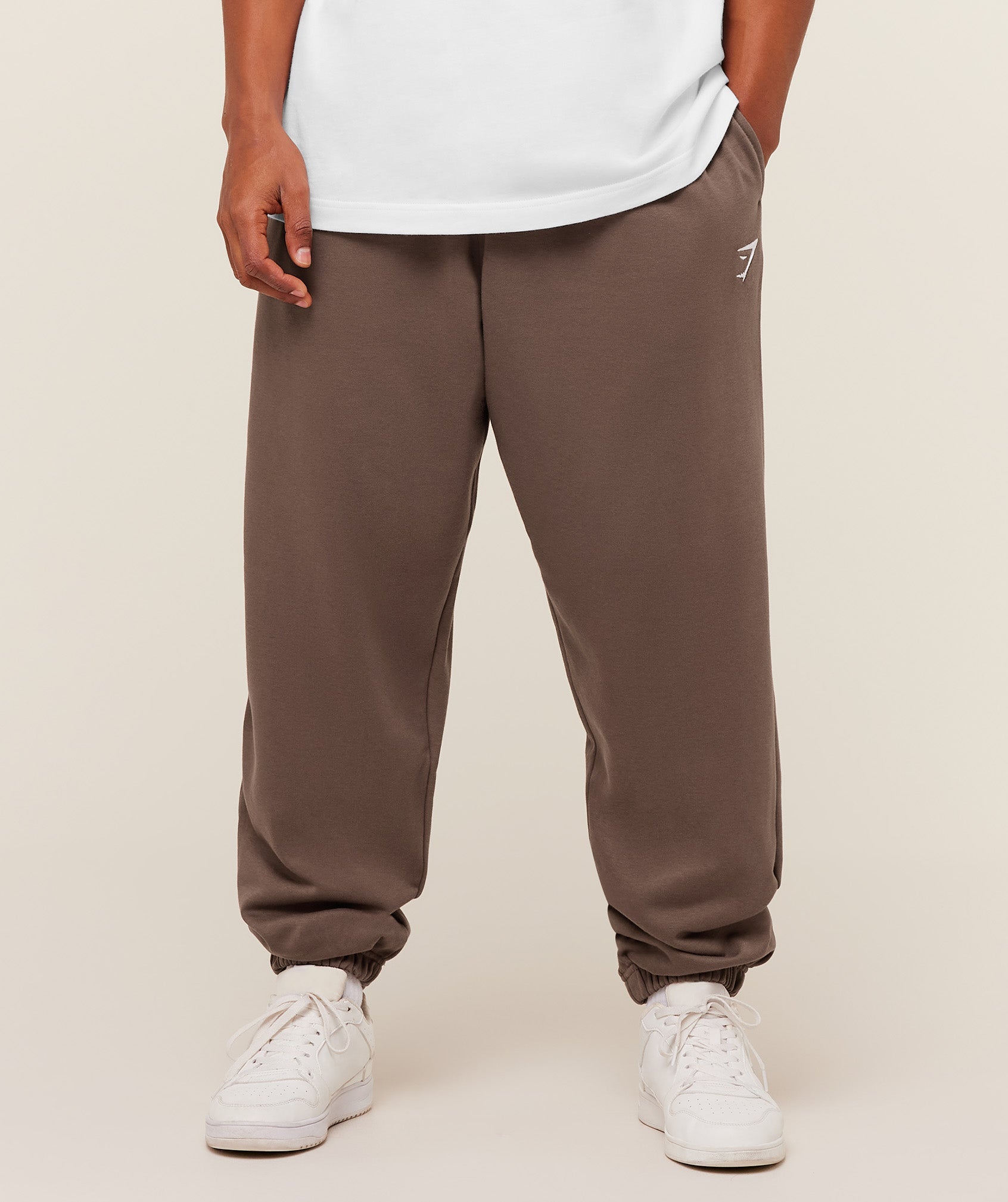 Gymshark Crest Oversized Joggers Café - frente