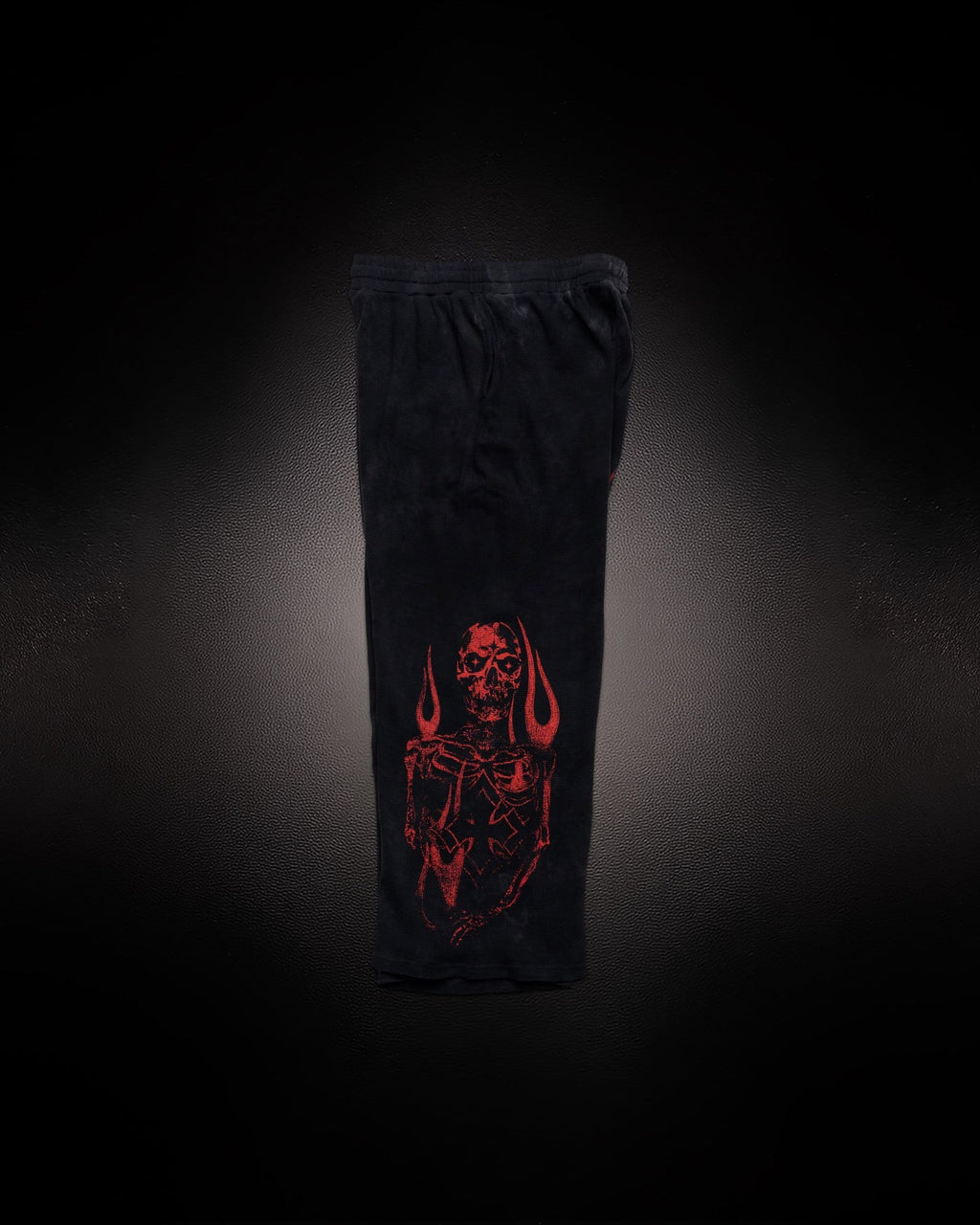 Reaper Sweatpants Black with Red detalle