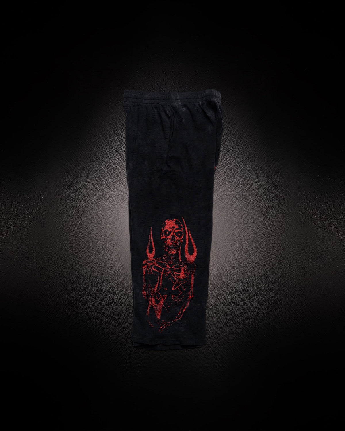 Reaper Sweatpants Black with Red detalle